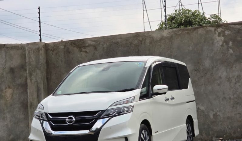 
								Nissan Serena full									