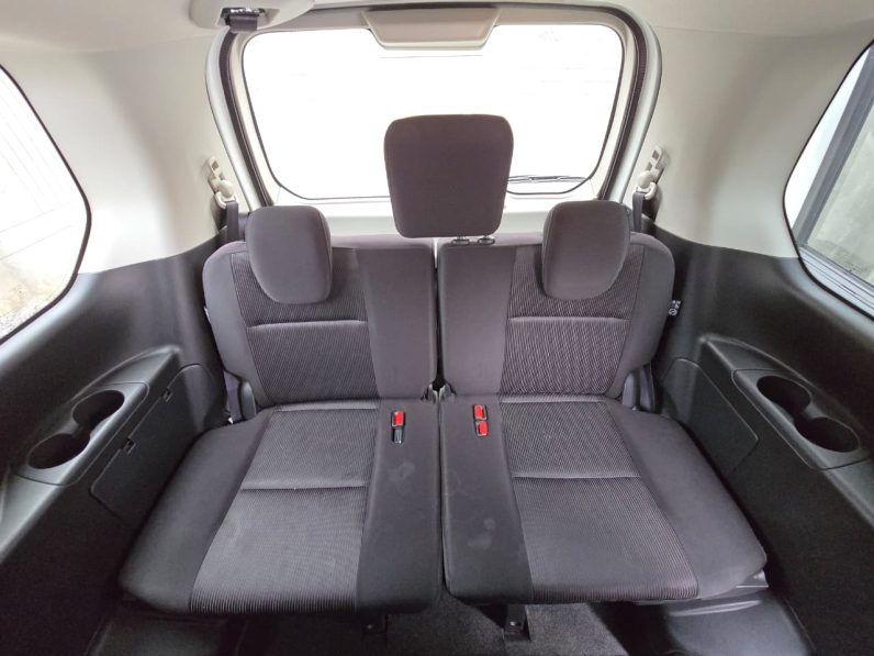 
								Nissan Serena full									