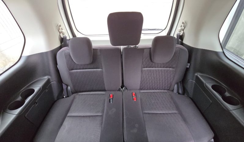 
								Nissan Serena full									