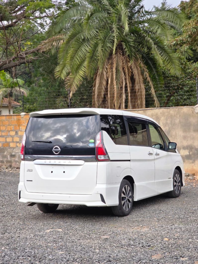 
								Nissan Serena full									