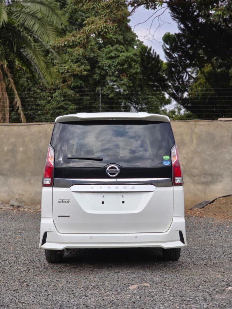 
								Nissan Serena full									