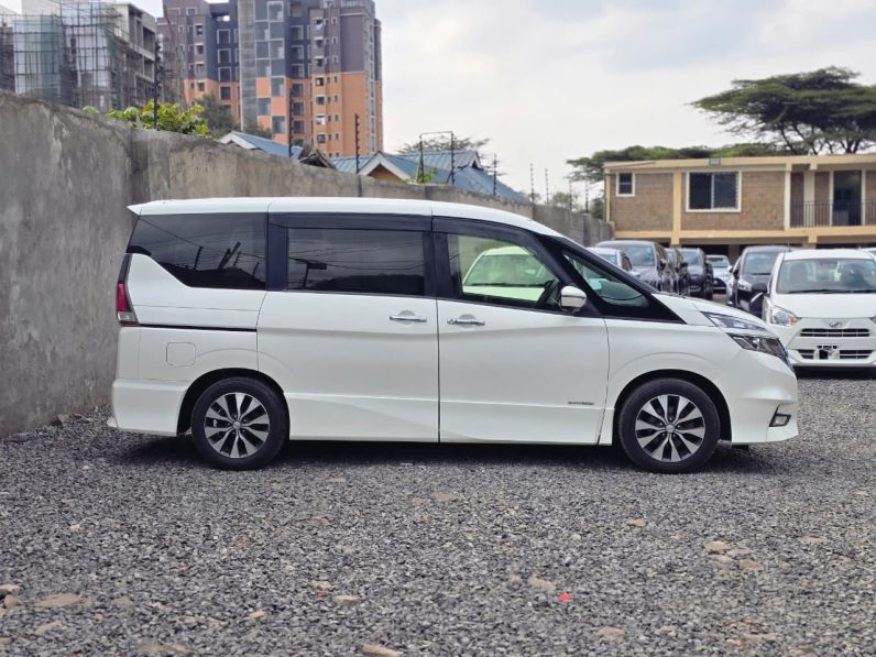 
								Nissan Serena full									