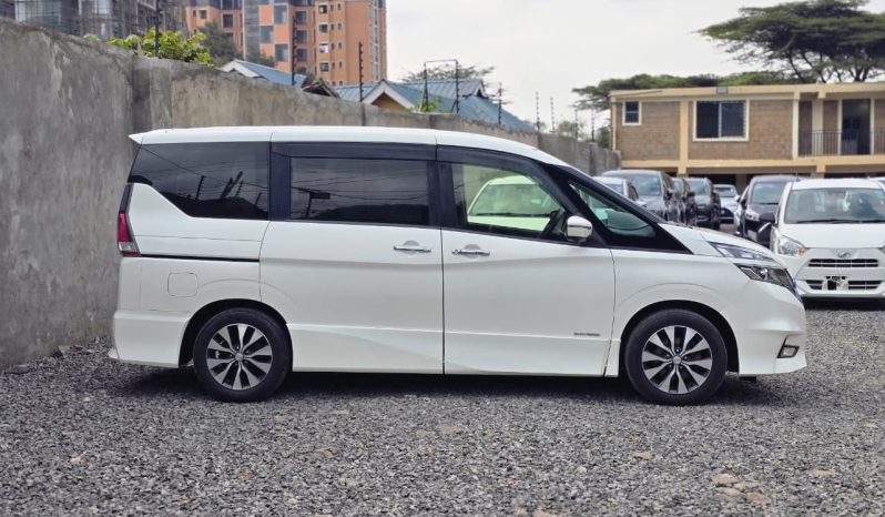 
								Nissan Serena full									