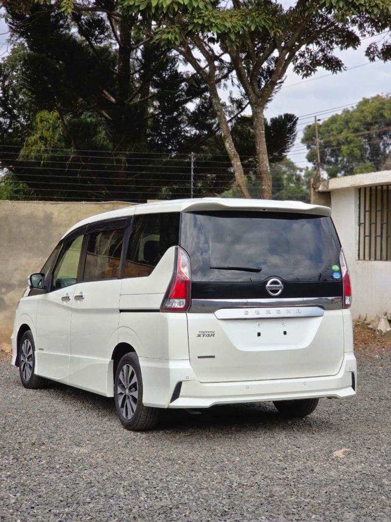 
								Nissan Serena full									