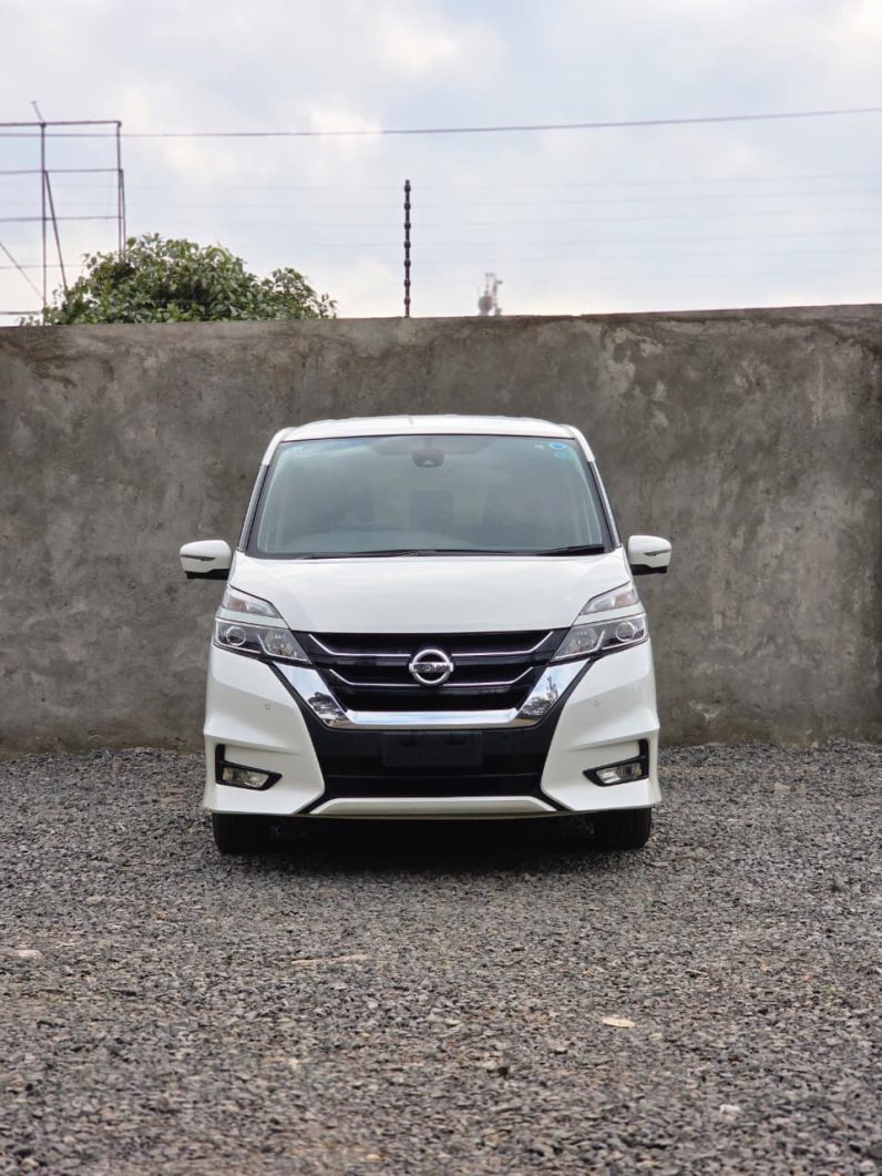 
								Nissan Serena full									