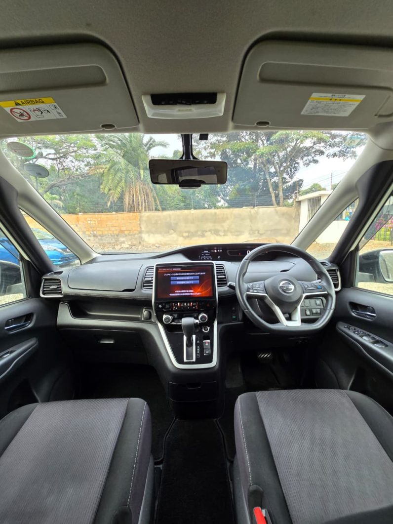 
								Nissan Serena full									