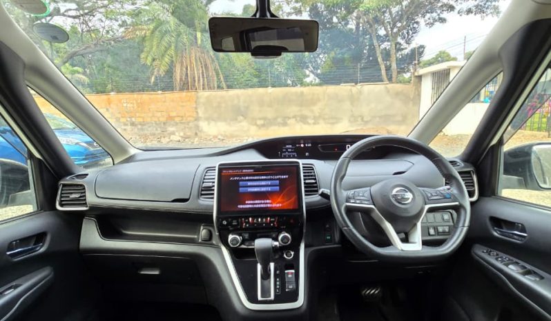 
								Nissan Serena full									