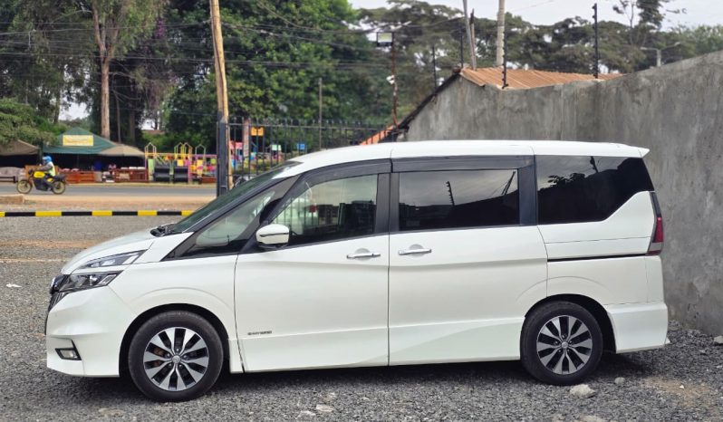 
								Nissan Serena full									