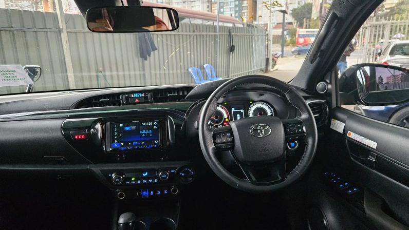 
								Toyota Hilux full									