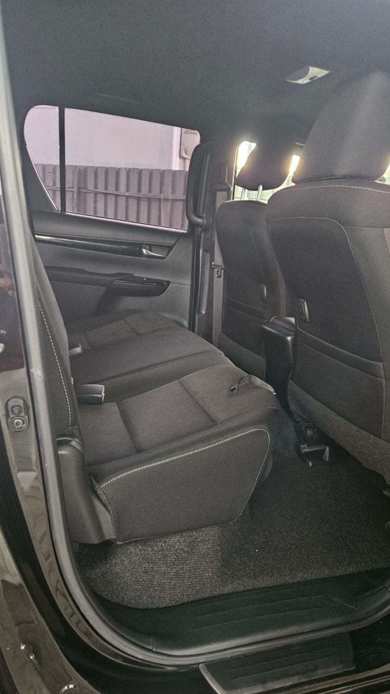 
								Toyota Hilux full									