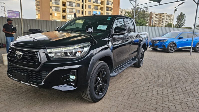 
								Toyota Hilux full									