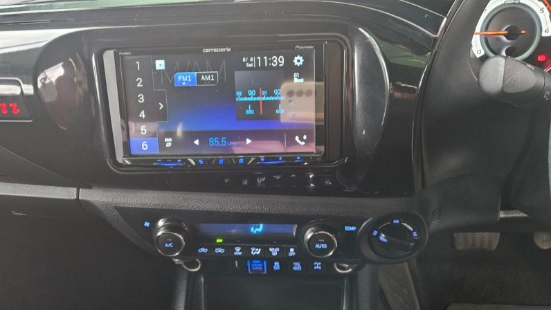 
								Toyota Hilux full									