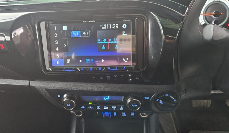 
								Toyota Hilux full									