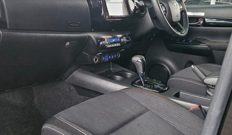 
								Toyota Hilux full									