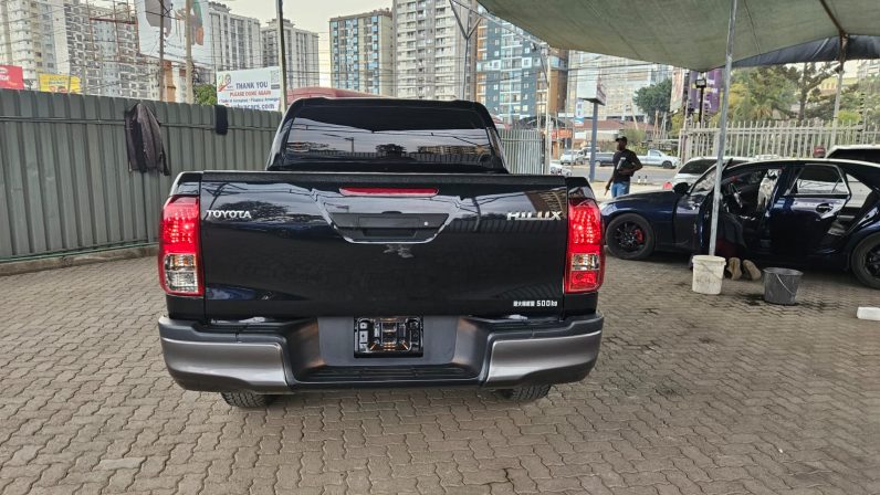 
								Toyota Hilux full									