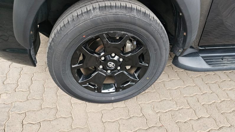 
								Toyota Hilux full									