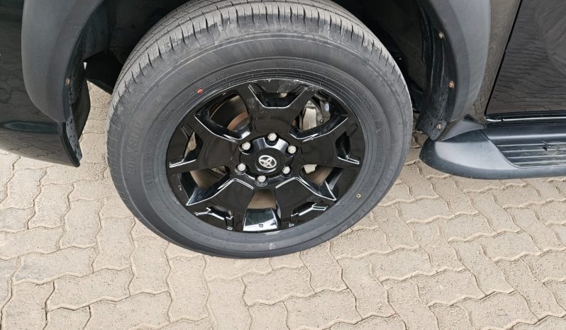 
								Toyota Hilux full									