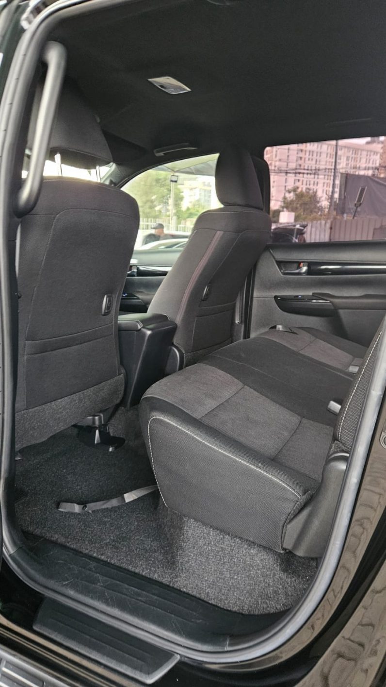 
								Toyota Hilux full									
