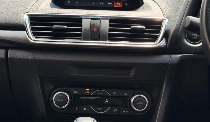 
								Mazda Axela full									