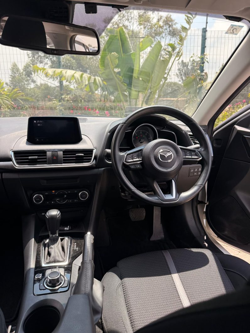 
								Mazda Axela full									
