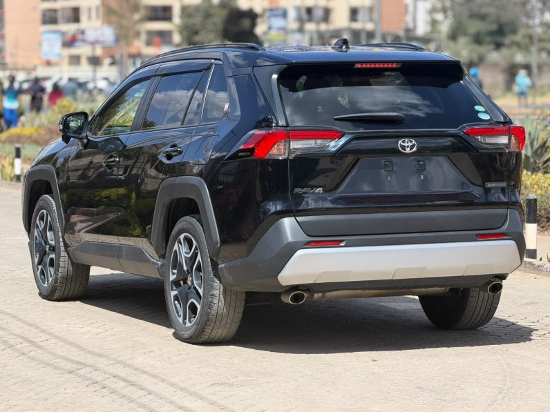 
								Toyota Rav4 full									