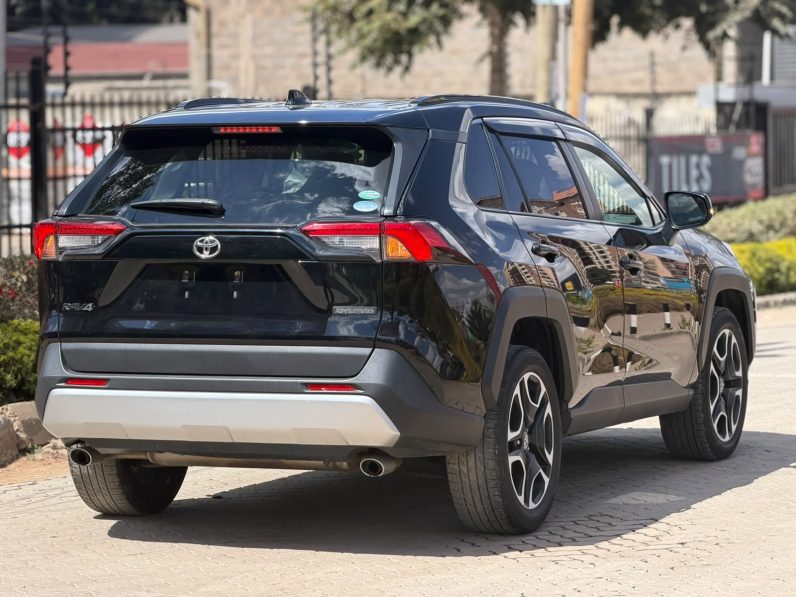 
								Toyota Rav4 full									