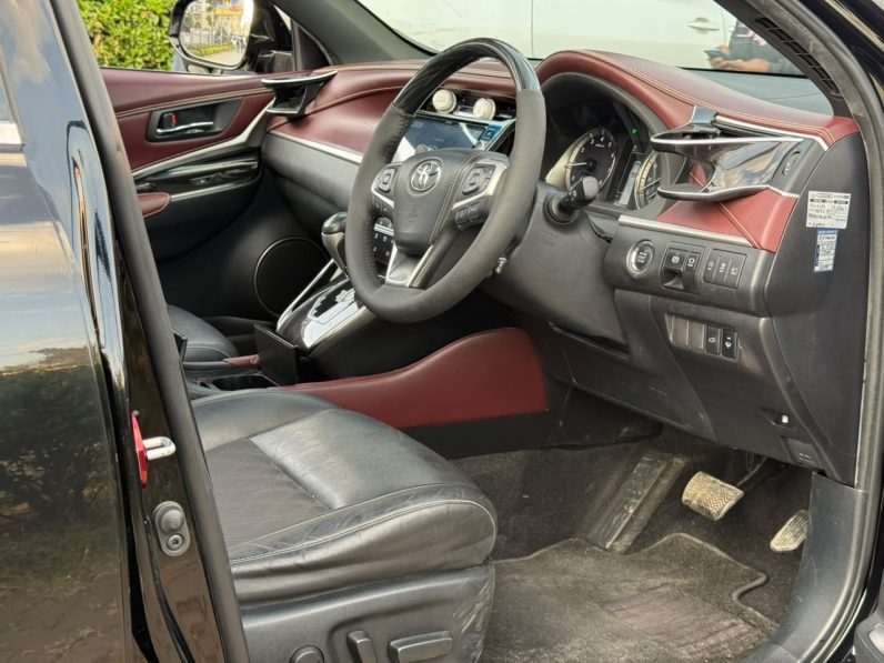 
								Toyota Harrier full									