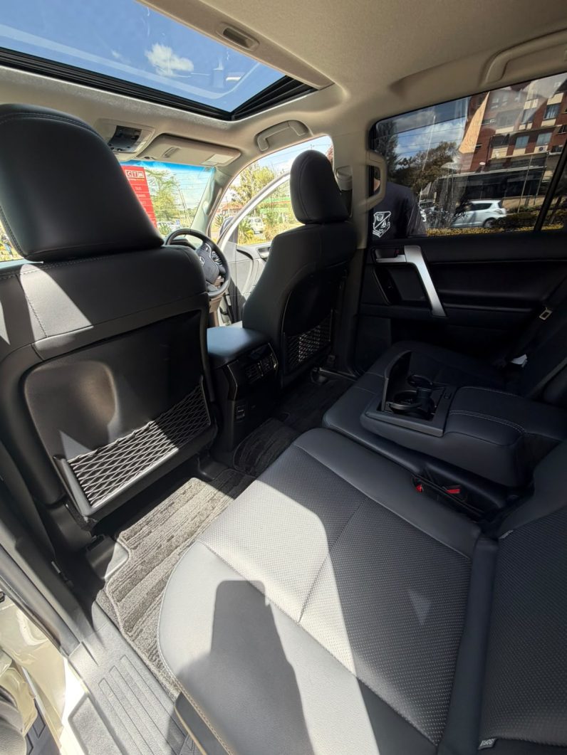 
								Toyota Landcruiser Prado TXL full									