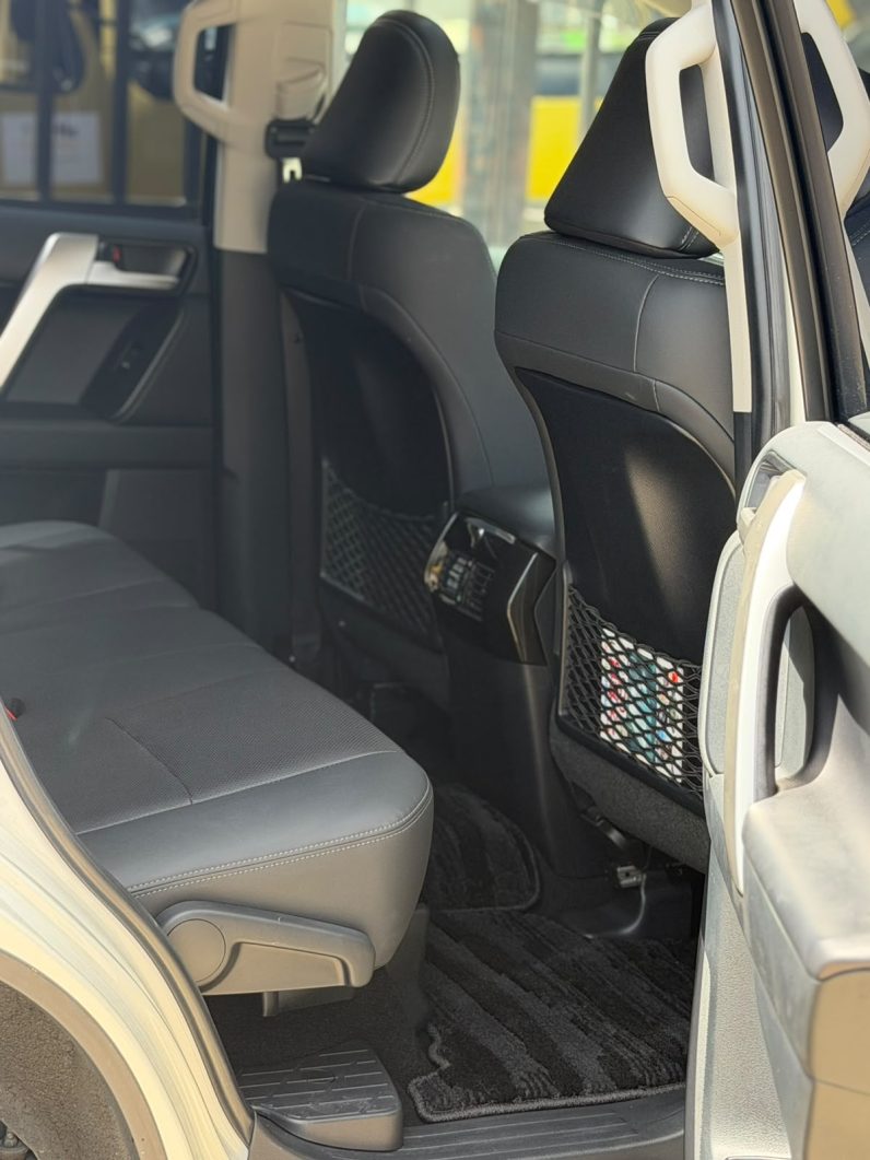 
								Toyota Landcruiser Prado TXL full									