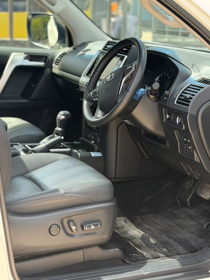 
								Toyota Landcruiser Prado TXL full									