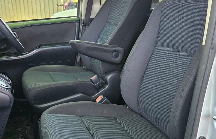 
								Toyota Noah full									