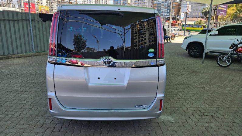 
								Toyota Noah full									