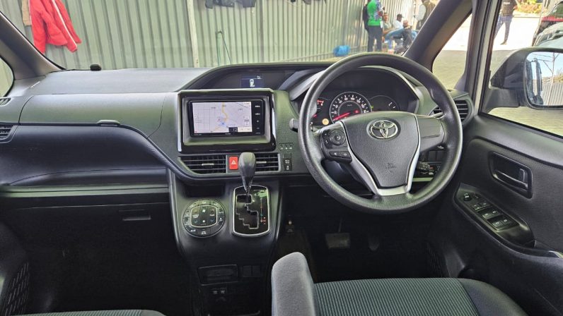 
								Toyota Noah full									