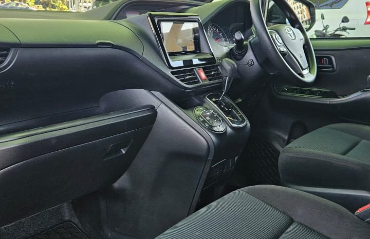 
								Toyota Noah full									