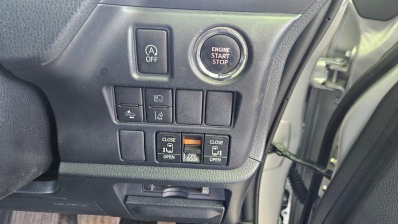
								Toyota Noah full									