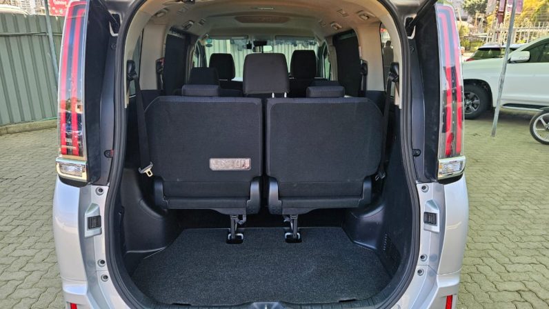 
								Toyota Noah full									