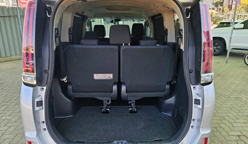 
								Toyota Noah full									