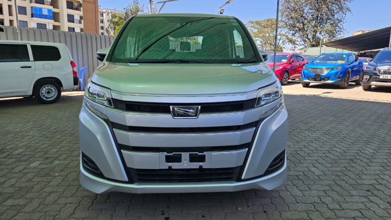 
								Toyota Noah full									