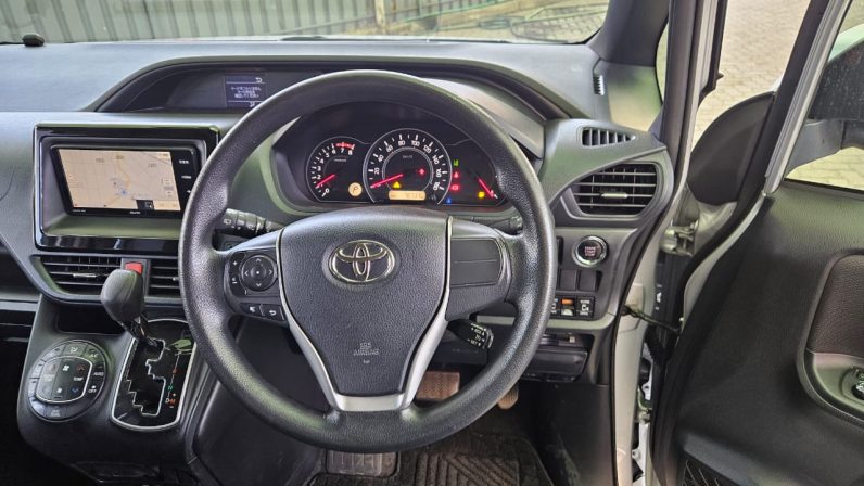 
								Toyota Noah full									