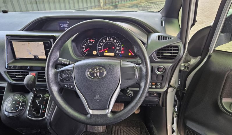 
								Toyota Noah full									