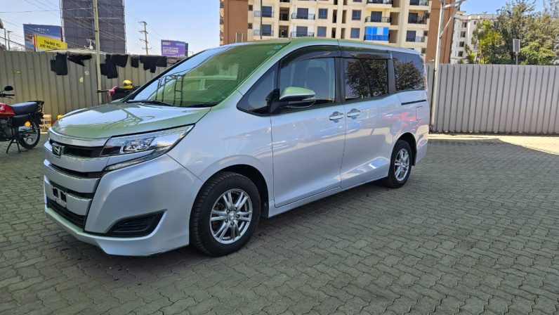 
								Toyota Noah full									
