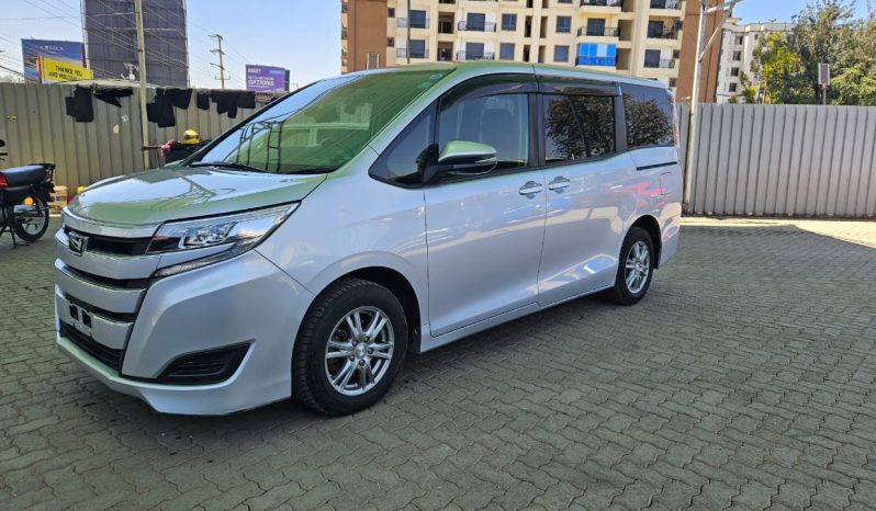 
								Toyota Noah full									