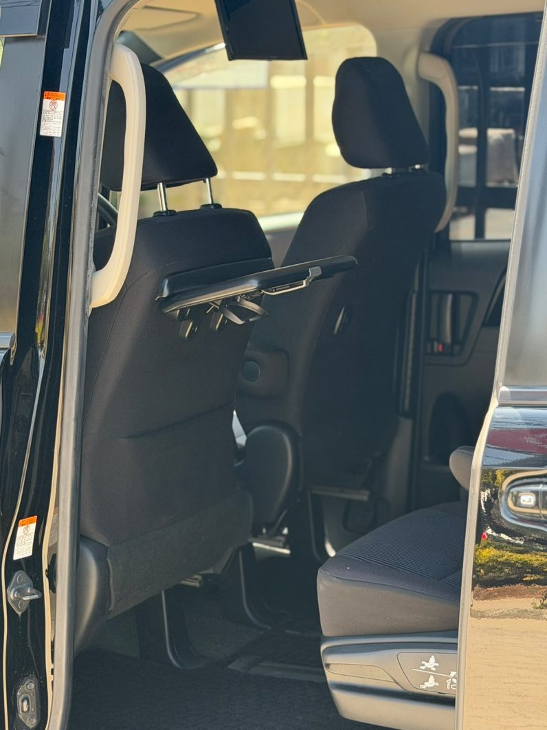 
								Toyota Noah full									