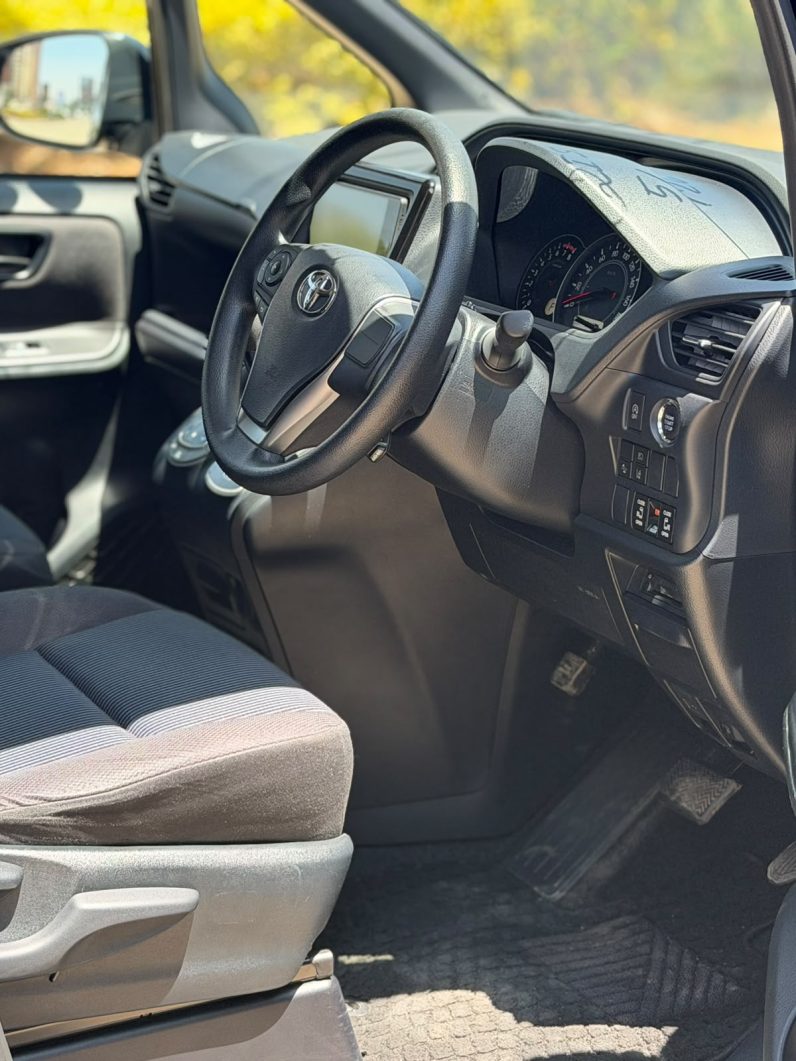 
								Toyota Noah full									