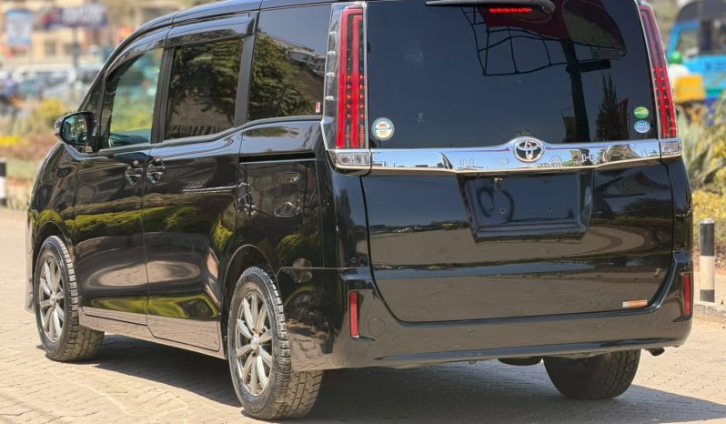 
								Toyota Noah full									