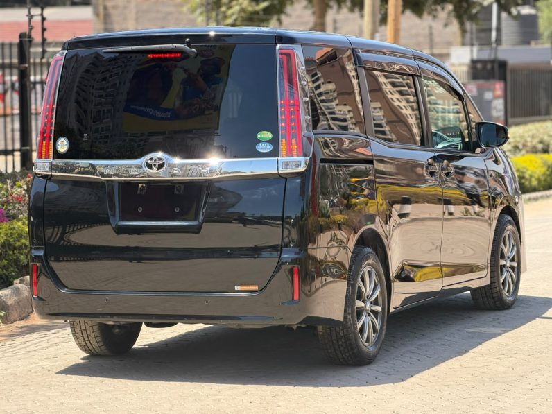 
								Toyota Noah full									