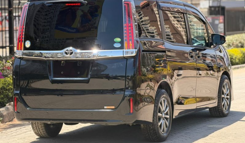 
								Toyota Noah full									