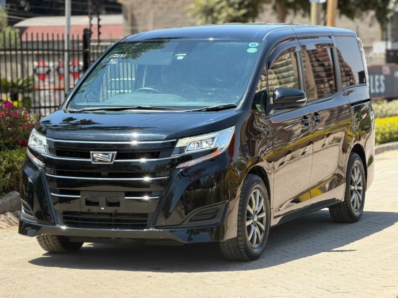 
								Toyota Noah full									
