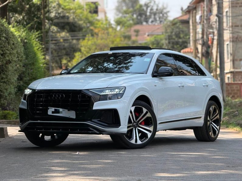 
								Audi Q8 full									