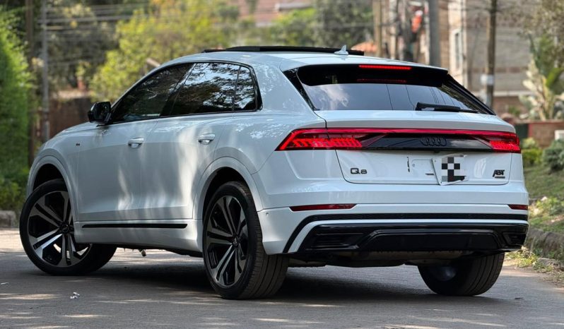 
								Audi Q8 full									